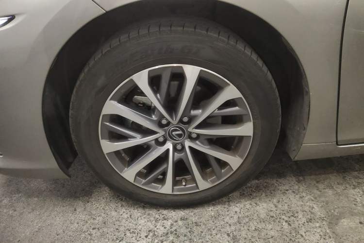 Used Lexus ES 2023 200 Excellence Edition
