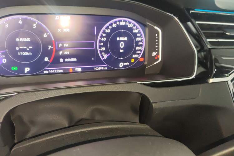 Used Volkswagen Magotan 2020 330TSI DSG Luxury Edition Odometer Close Up