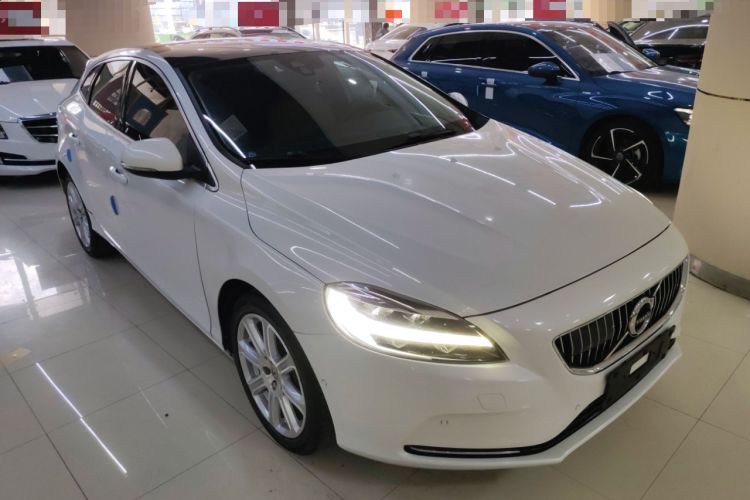 Used Volvo V40 2017 T4 Smart Luxury Edition