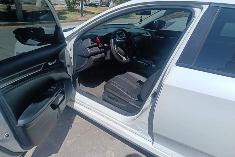 Used Honda Civic 2016 220TURBO CVT Prestige Edition Left Front Seat