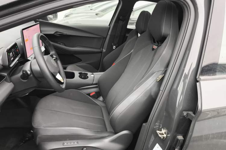 Used Volkswagen ID.UNYX 2024 Pro Long-Range Version Left Front Seat