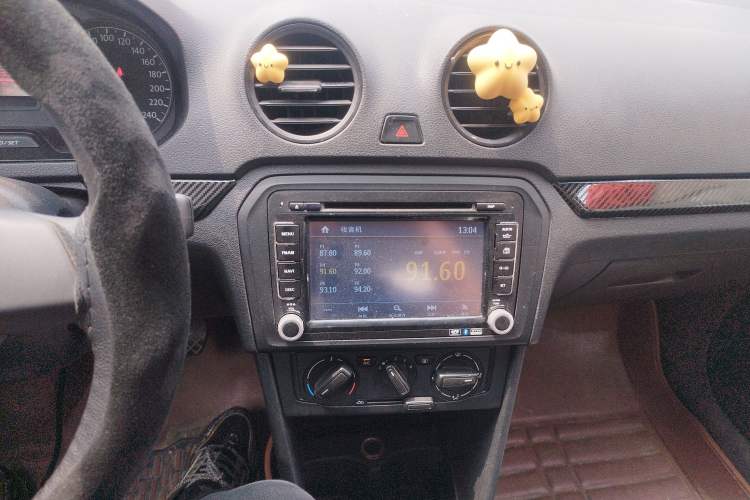 Used Volkswagen Jetta 2015 1.4L Manual Fashion Model Audio And AC Panel