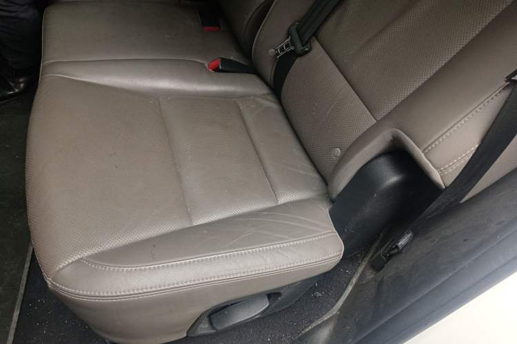 Used Hyundai Grand SantaFe 2013 3.0L 7-Seater Two-Wheel Drive Comfort Edition Left Rear Seat