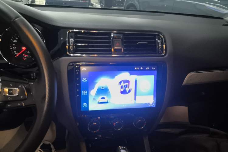 Used Volkswagen Sagitar 2017 230TSI Automatic Comfort Version Audio And AC Panel