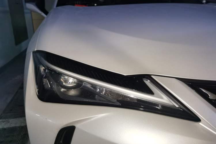 Used Lexus UX 2020 260h Explore-Cool Edition
