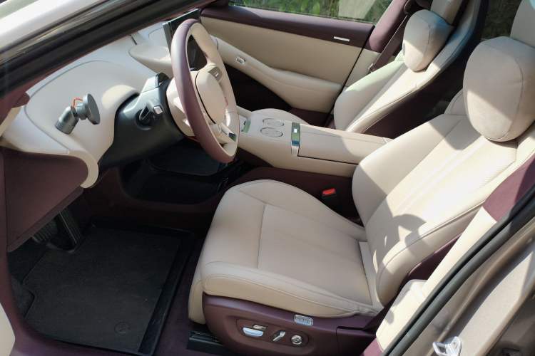 Used Xiaomi Auto YU7 2025 Ultra-Long Range High-Performance All-Wheel-Drive Max Edition
