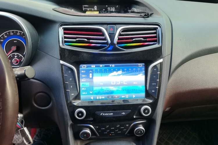 Used Haima V70 2016 2.0L Manual - Comfort Edition 6 Seats