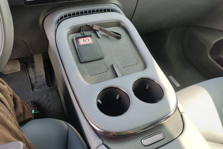 Used XPeng G7 2025 Model—702 Ultra Long Range Gear Lever