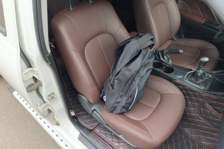 Used Great Wall Wingle 7 2019 2.0T Diesel Two-Wheel Drive Value Edition China VI Standard Big Double Cab GW4D20M Right Front Seat