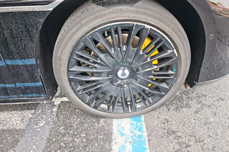 Used Denza Z9GT 2024 1100 4x4 Pro Version Right Front Wheel Hub