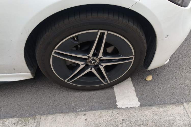 Used Mercedes-Benz C-Class 2023 C 260 L Bright Night Sports Edition Right Front Wheel Hub