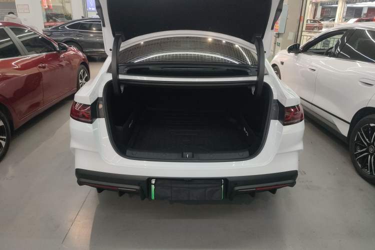 Used BYD Qin L 2025 DM-i Smart Drive 80KM Leading Model Trunk