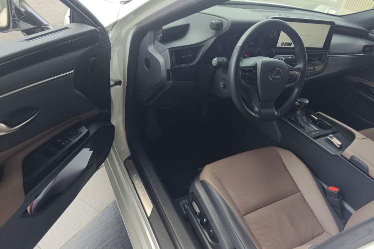 Used Lexus ES 2023 200 Excellence Edition Driver Seat