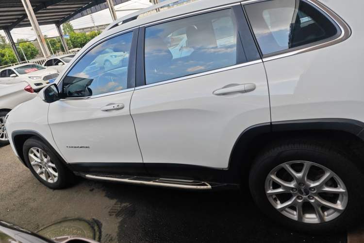 Used Jeep Cherokee 2016 2.4L Leading Edition