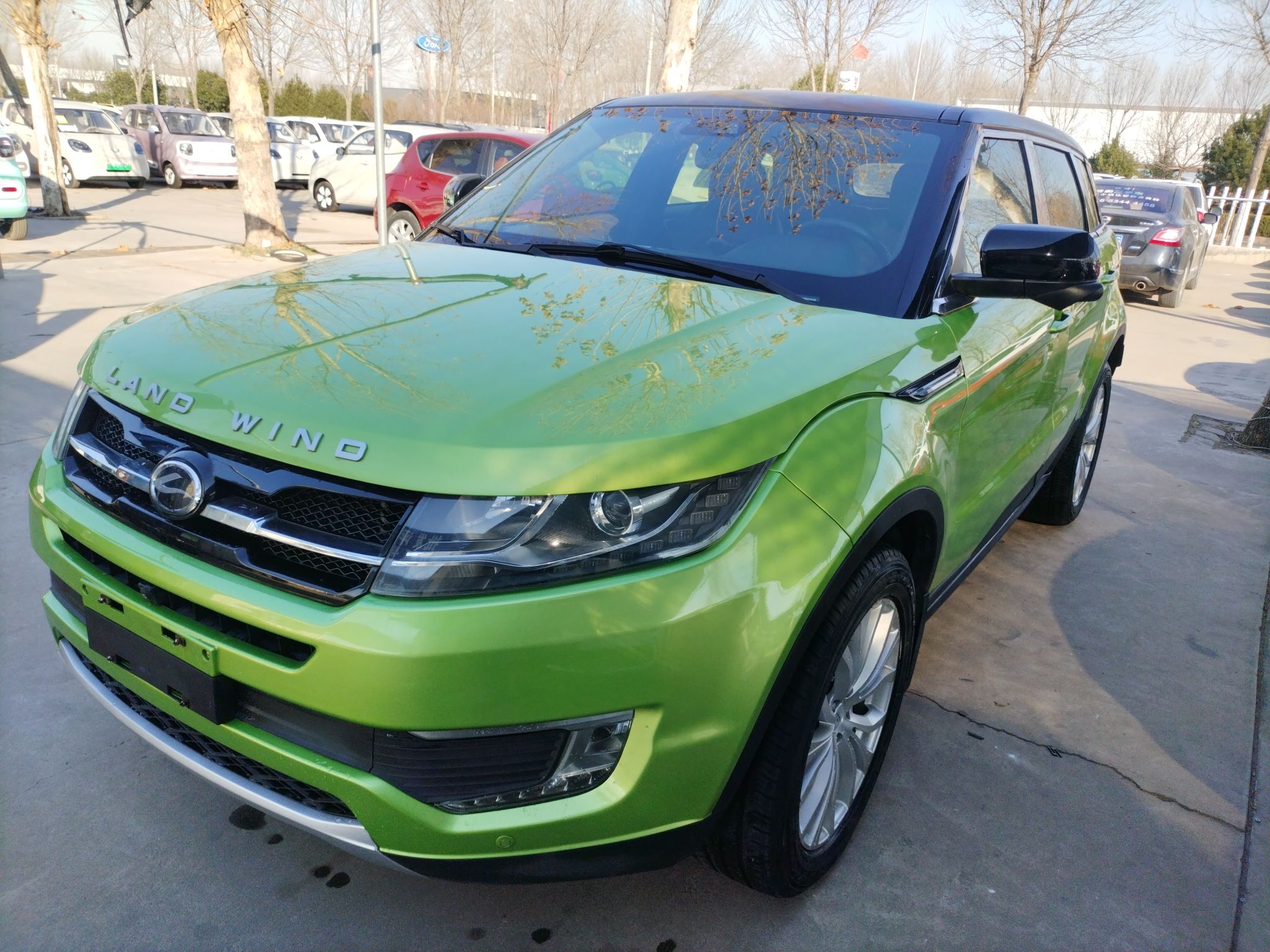 تحت مقدمة السيارة