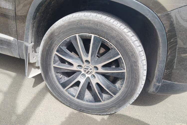 Used Volkswagen Tiguan 2016 300TSI Automatic All-Wheel Drive Luxury Edition Right Front Wheel Hub