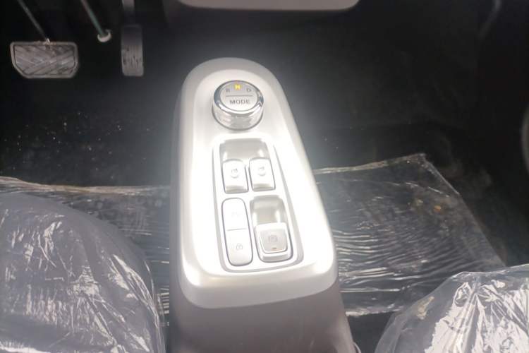 Used CHANGAN NEVO Lumin 2026 Model Treasure Edition 205km Passionate Beige Ningde Gear Lever