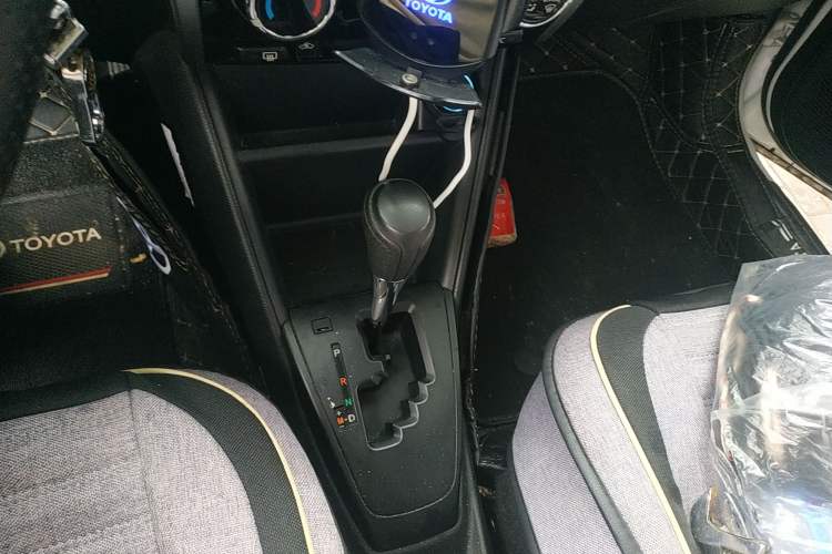 Used Toyota YARiS L Zhi Xiang 2017 1.5E CVT Dynamic Edition Gear Lever