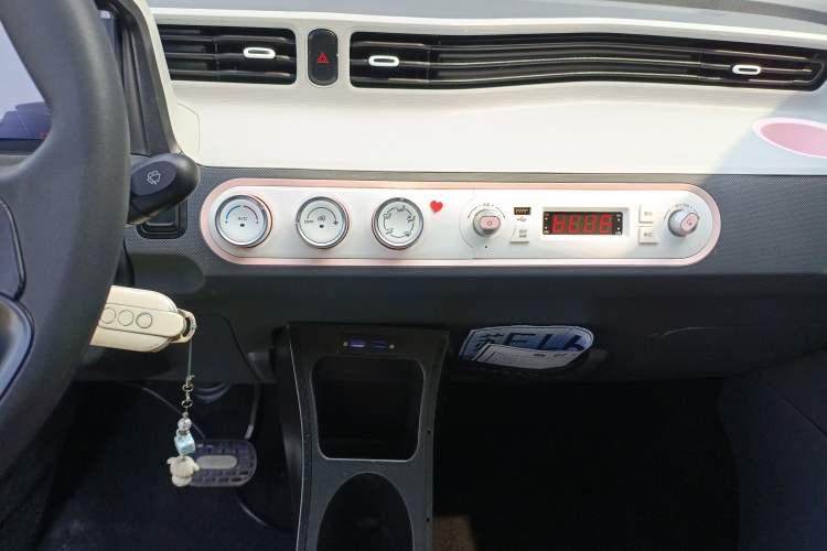 Used Wuling Hongguang MINIEV 2022 Macaron Premium Model – Lithium Iron Phosphate Audio And AC Panel