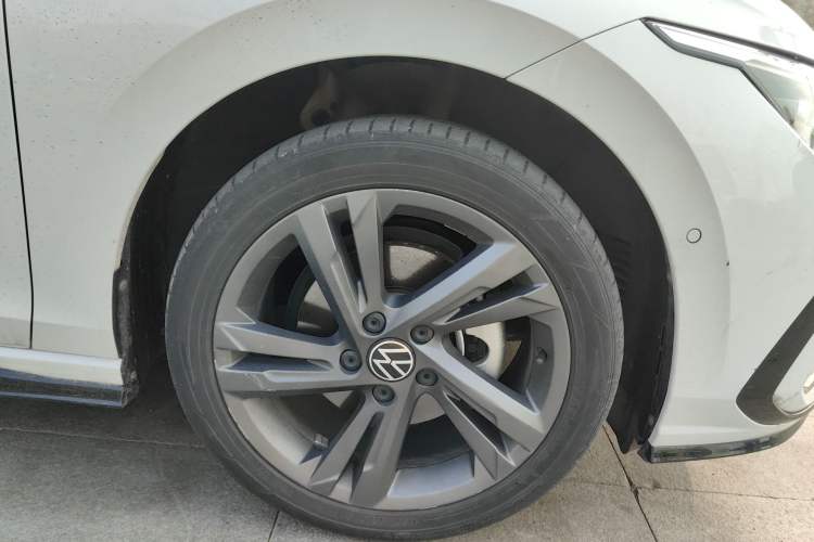 Used Volkswagen Golf 2021 280TSI DSG R-Line Right Front Wheel Hub