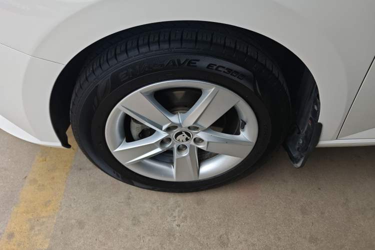 Used Skoda Fabia 2015 1.6L Automatic Chuanxing Edition Exterior 4