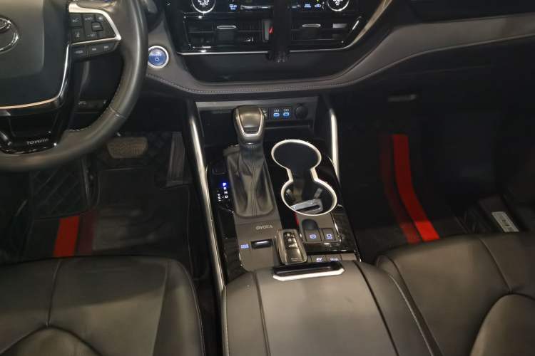 Used Toyota Highlander 2022 Dual-Engine 2.5L Four-Wheel Drive Prestige Version 7 Seats Gear Lever