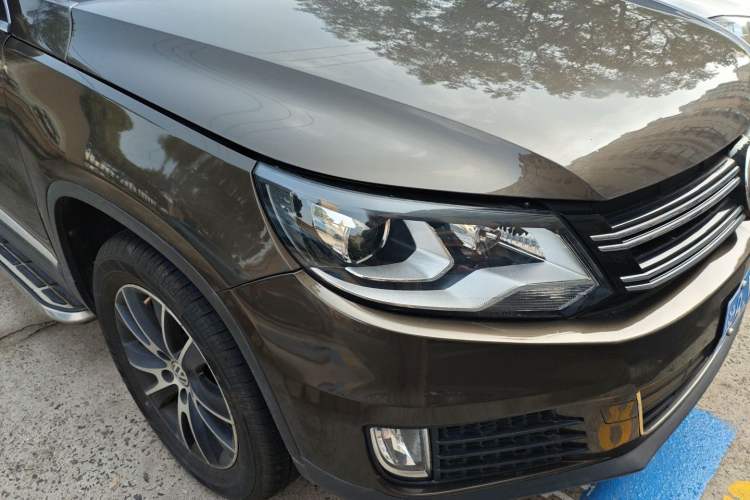 Used Volkswagen Tiguan 2015 2.0 TSI Automatic All-Wheel Drive Luxury Edition Right Front Headlight