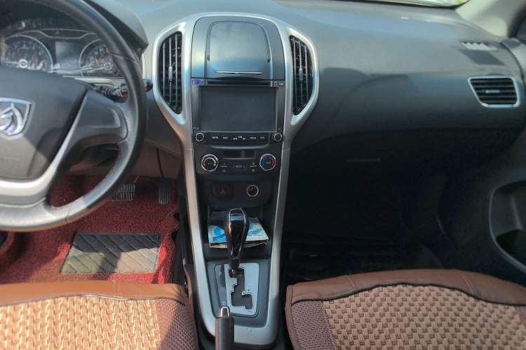 Used Baojun 610 2014 1.5L automatic luxury version Audio And AC Panel