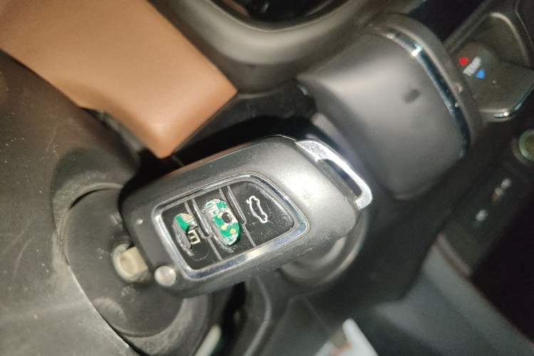 Used Dongfeng Aeolus AX4 2017 1.6L Manual ChaoShang Model
