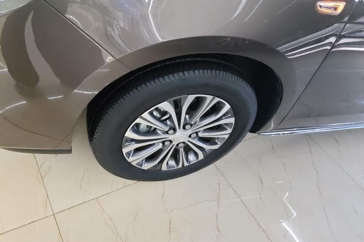 Used Buick GL8 2023 Facelifted Land Cruiser Executive Luxury Version