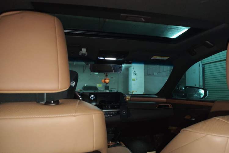 Used Lexus ES 2020 300h Premier Edition