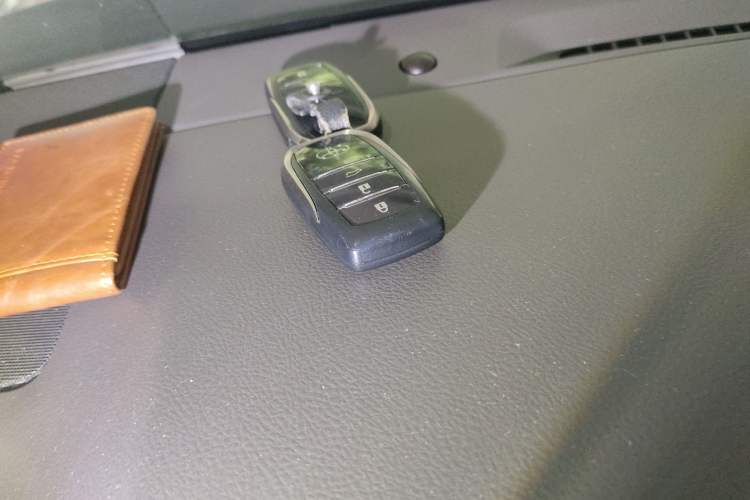 Used Toyota Prado 2010 4.0L Automatic TX-L Vehicle Key