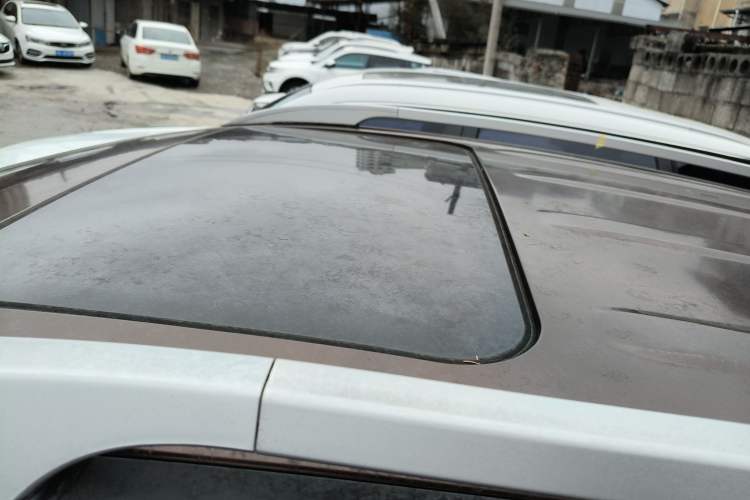 Used Huatai Santa Fe 2017 1.5T Gasoline Manual Two-Wheel-Drive Elite Model
