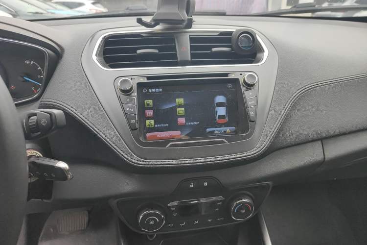 Used Ford Escort 2015 1.5L Automatic Fashion Model Audio And AC Panel