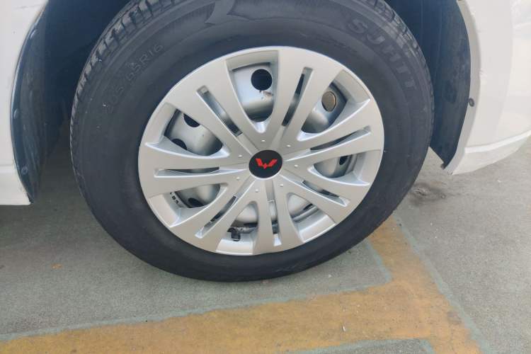 Used Wuling Hongguang PLUS 2019 1.5T Manual Standard Edition 5 Seats
