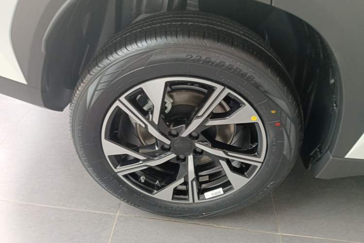 Used Geely Auto FX11 2025 4th Generation 1.5TD DCT – The Start Right Rear Wheel Hub