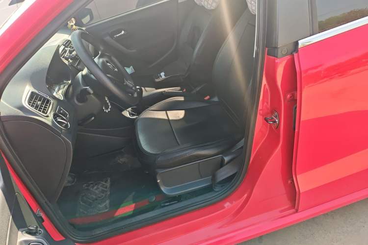 Used Volkswagen Polo 2016 1.4L Manual Fashion Model Left Front Seat