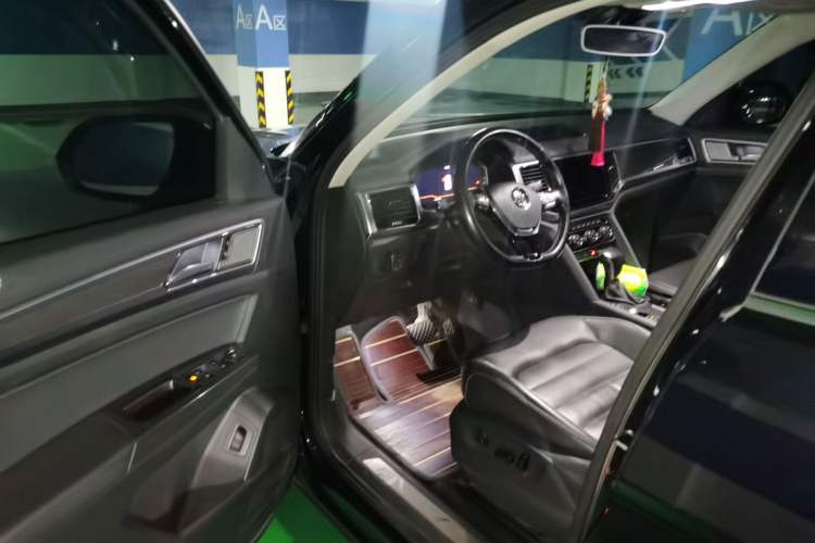 Used Volkswagen Teramont 2020 Revised Version 330TSI Two-Wheel Drive Luxury Edition Driver Seat