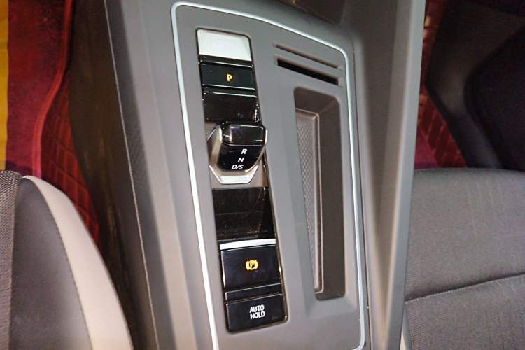 Used Volkswagen Golf 2024 280TSI DSG Pro 50th Anniversary Edition Gear Lever