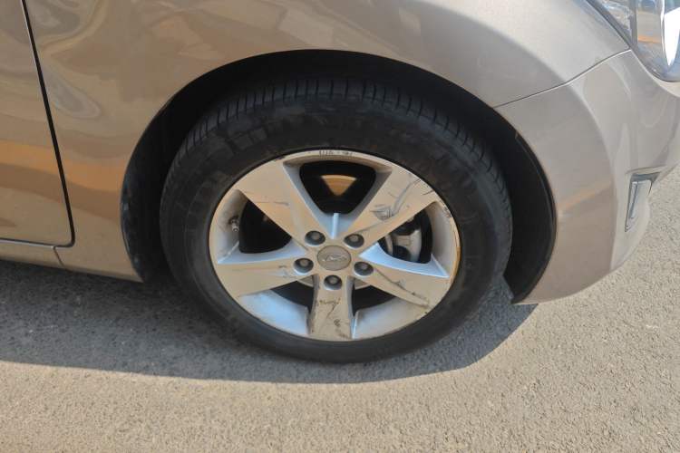 Used Hyundai Elantra (5th Generation / Langdong) 2012 1.6L Automatic Prestige Model Right Front Wheel Hub