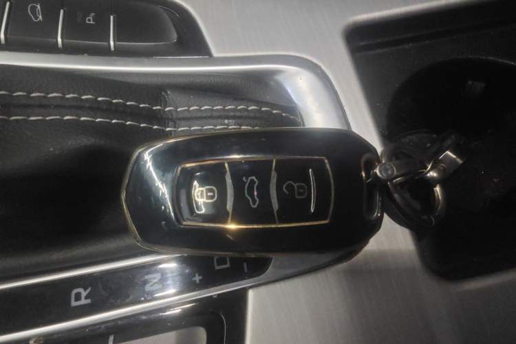 Used Geely Auto Emgrand X7 Sport 2018 1.8TD Automatic Two-Wheel Drive Smart Connect 4G Internet Edition
