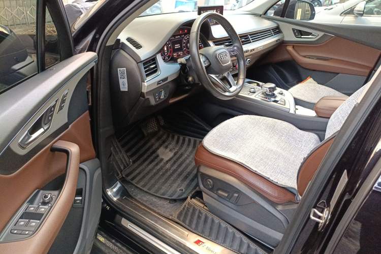 Used Audi Q7 2018 40 TFSI Comfort Model
