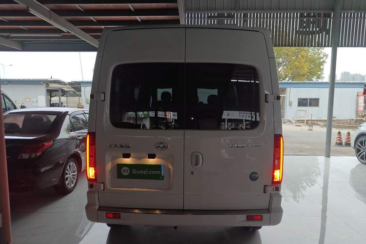 Used SAIC MAXUS Xintu V80 2025 PRO Aoyuntong 2.0T Manual Long Wheelbase Mid-Height 6/7/8/9-Seater
