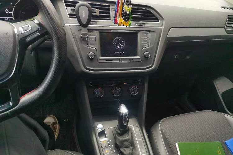 Used Volkswagen Tiguan L 2018 330TSI Automatic Two-Wheel Drive Luxury Edition Audio And AC Panel