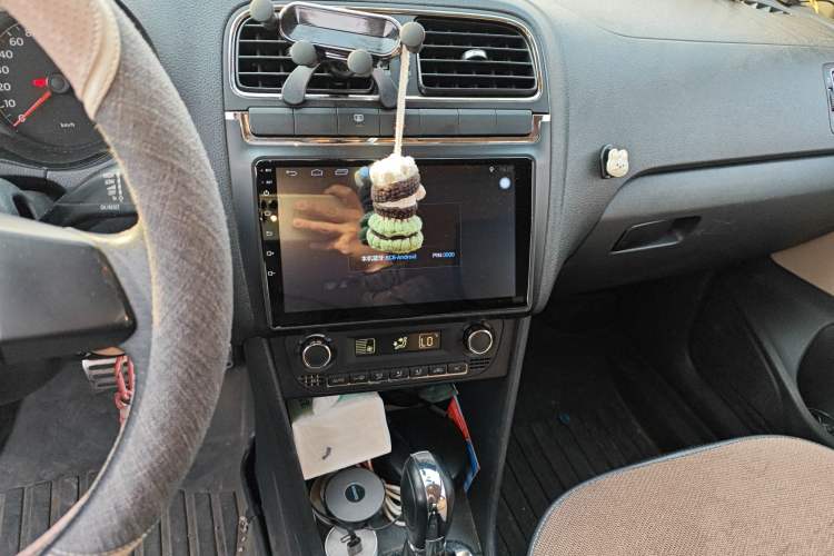 Used Volkswagen Polo 2012 1.6L Cross Polo Automatic Transmission Audio And AC Panel