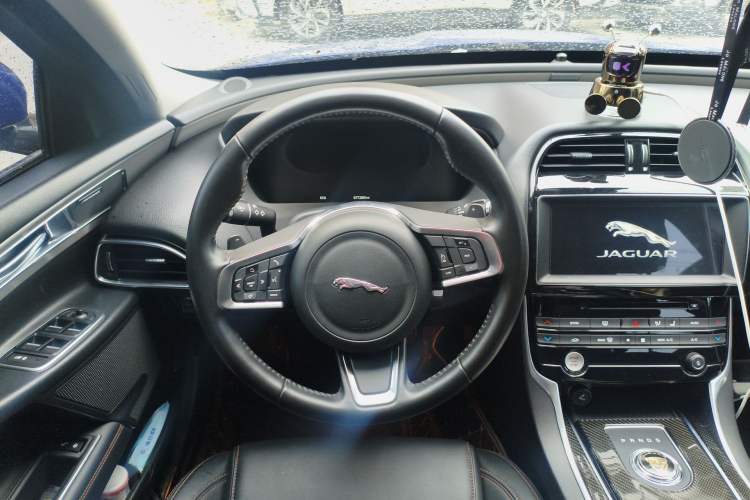 Used Jaguar XEL 2018 2.0T 200 PS Premium Edition Steering Wheel