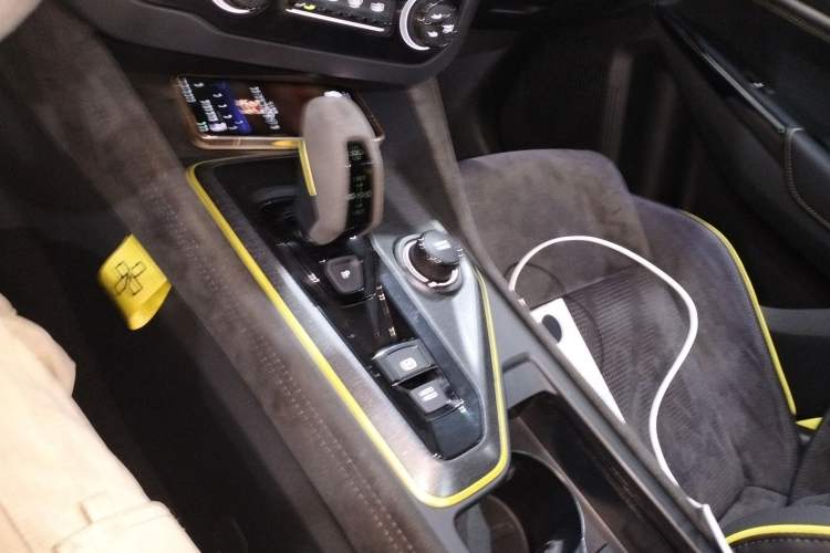 Used Lynk & Co 03 2020 03+ 2.0TD Automatic Wind-Chasing Edition Gear Lever