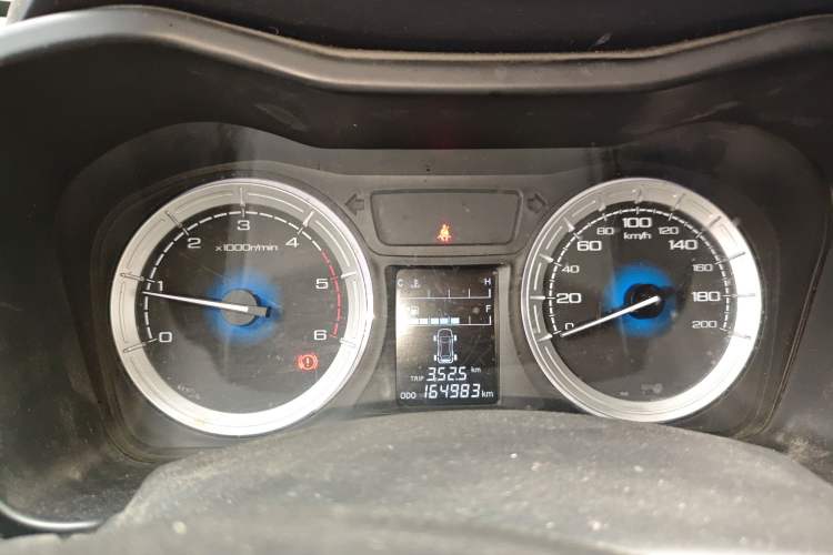 Used Isuzu JLM 2016 2.8T Two-Wheel Drive Luxury Version JE493ZLQ4CA