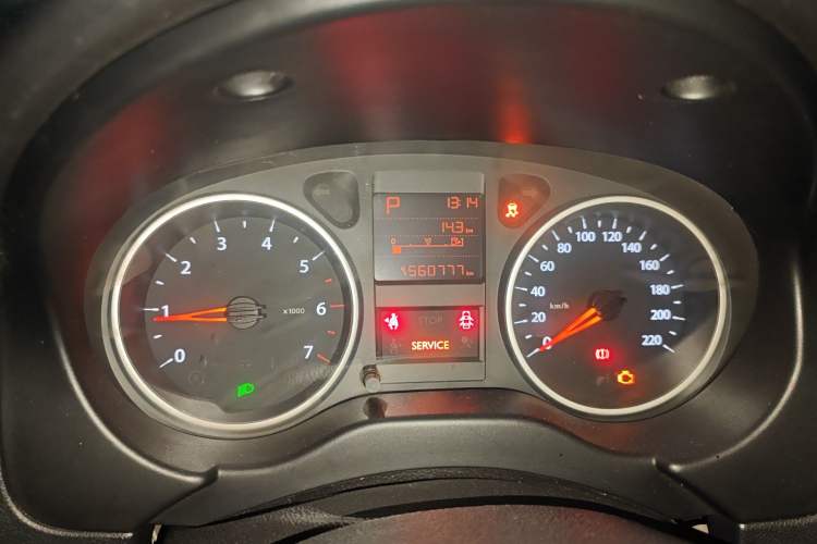 Used Dongfeng Aeolus L60 2015 1.8L Automatic New Enjoyment Model Odometer Close Up