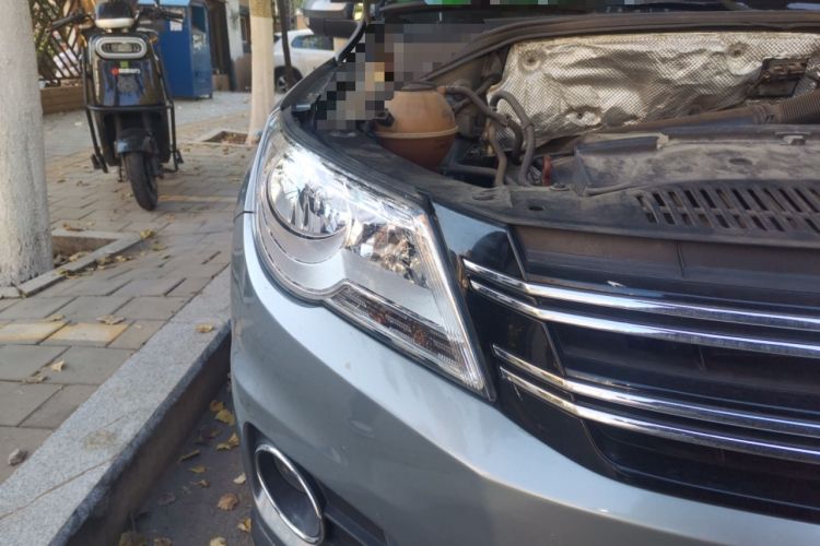 Used Volkswagen Tiguan 2010 2.0 TSI Automatic All-Wheel-Drive Elite Edition Right Front Headlight